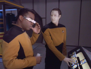 Illustration for article titled Which is More Technologically Advanced–Star Wars or Star Trek?